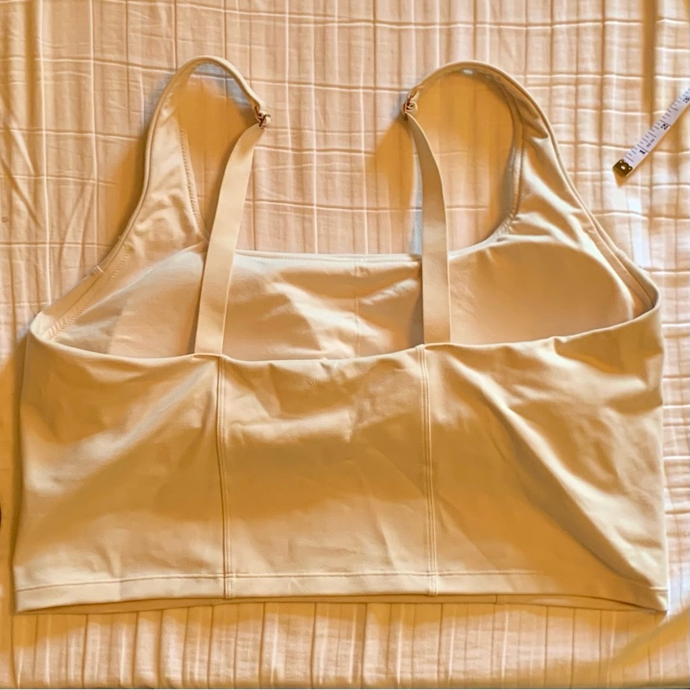 💪🥇 Bundle of 2 Items: AE The Hugger Sports Bra & Pink Exercise Top 🏋️🏃‍♀️ - Picture 4 of 13